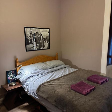 Central Room In Historic Tenement Shared Apartment Near Old Town Единбург Екстер'єр фото